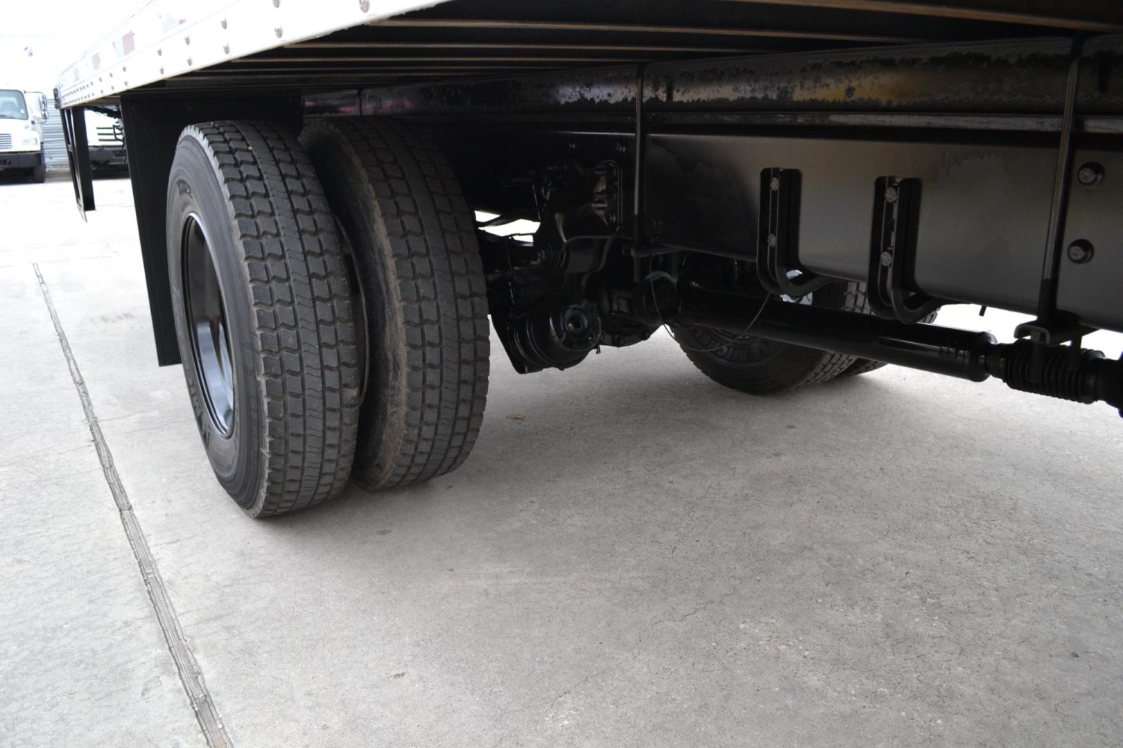 2014 WHITE /BLACK FREIGHTLINER M2-106 with an CUMMINS ISB 6.7L 240HP engine, ALLISON 2100HS AUTOMATIC transmission, located at 9172 North Fwy, Houston, TX, 77037, (713) 910-6868, 29.887470, -95.411903 - Photo#9